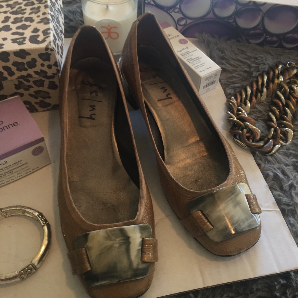Preloved with box and dust bag French Sole heels